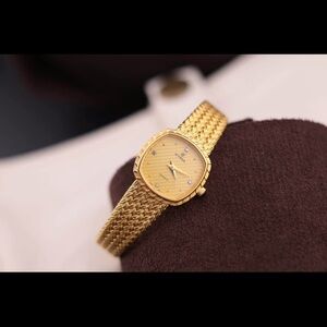 1980s Cyma Quartz Women’s Watch
Gold-Plated
P*tek Phillipe Ellipse (Inspired)